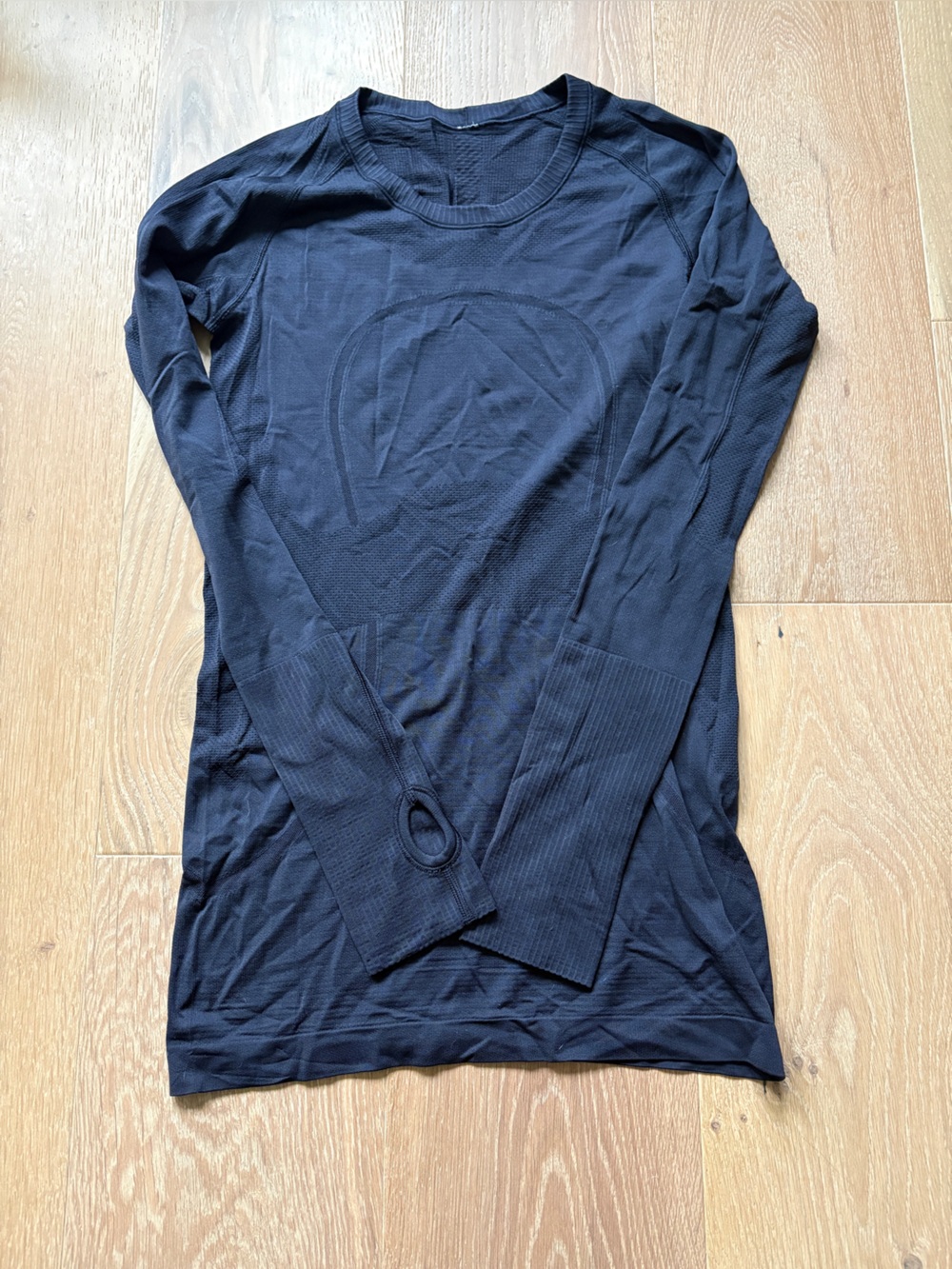 EUC Lululemon 6 LS swiftly navy